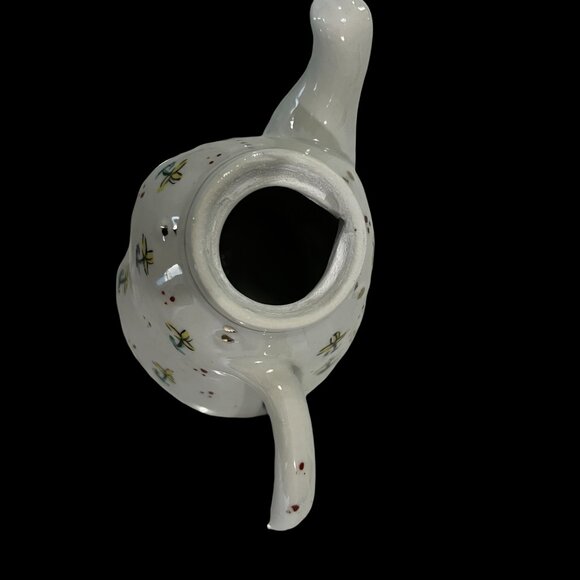 Vintage Ceramic White Puppy Dog Teapot / Creamer 5-3/4" Tall Raised Paw Spout - Picture 9 of 13